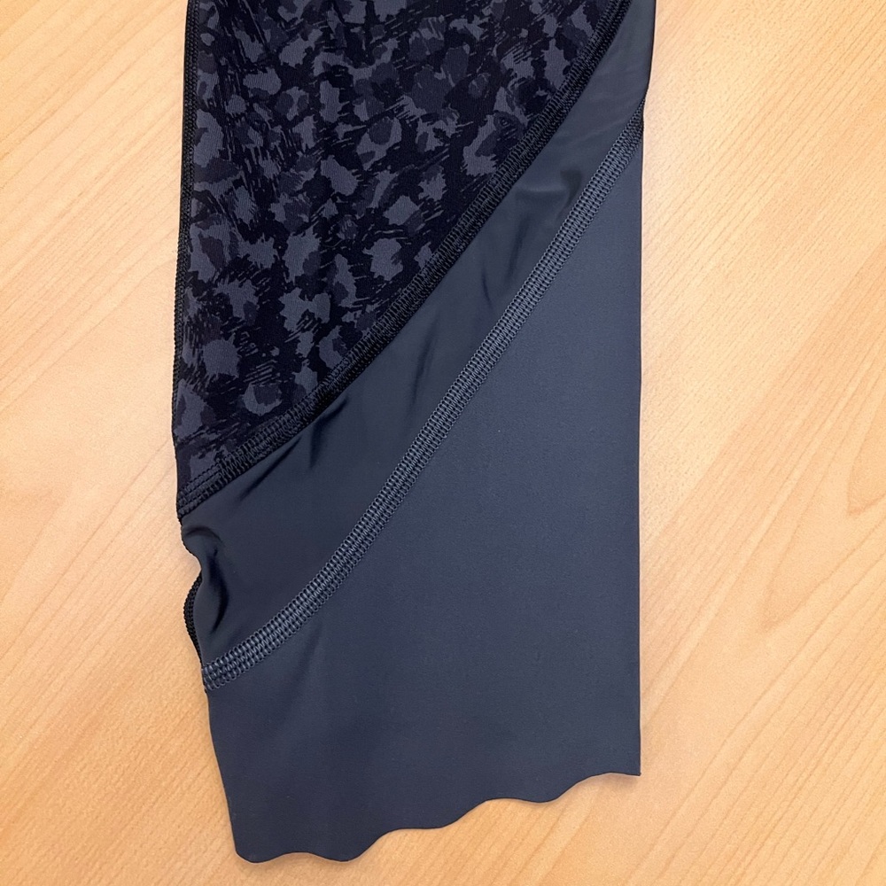 Lululemon Wunder Under Crop High-Rise Scallop Full-On Luxtreme 23" Size 8 - Picture 3 of 7